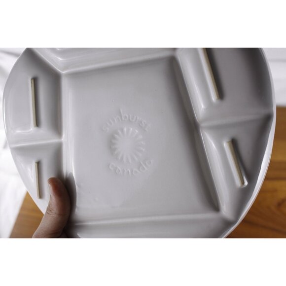 Vintage MCM white SUNBURST Canada divided dinner plates, minimalist fondue - Picture 4 of 4